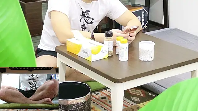 Snapshot of YARASERO-kun chatting on February 28, 12:06 pm YARASERO-kun online show from February 28, 12:06 pm