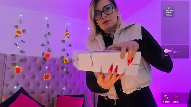 CandieGilson   online show from October 8, 11:41 am