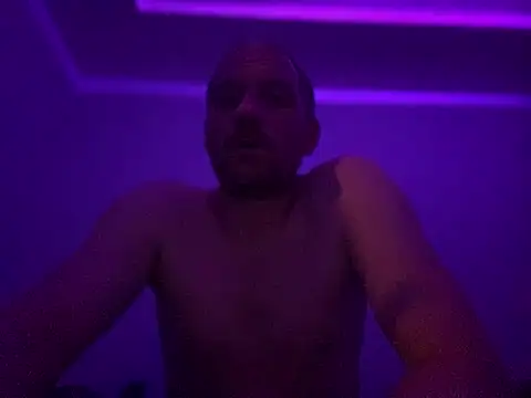 Snapshot of Krzysiekg123 chatting on February 15, 12:15 am Krzysiekg123 online show from February 15, 12:15 am