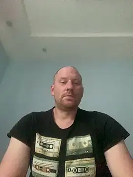 Snapshot of Krzysiekg123 chatting on December 21, 1:40 pm Krzysiekg123 online show from December 21, 1:40 pm