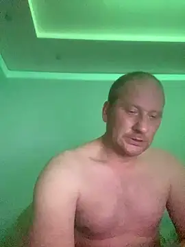 Snapshot of Krzysiekg123 chatting on January 17, 4:06 am Krzysiekg123 online show from January 17, 4:06 am