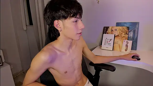 philipe moonlight  online show from April 12, 4:39 am