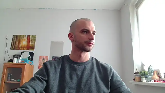 OskarBreno online show from May 1, 1:26 pm