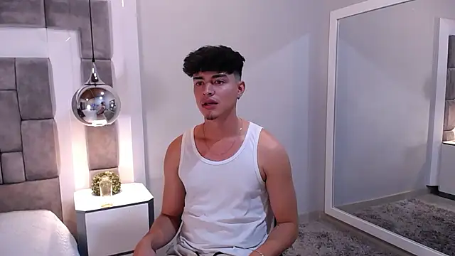 Snapshot of DrakeCollinss chatting on February 14, 1:45 am DrakeCollinss online show from February 14, 1:45 am