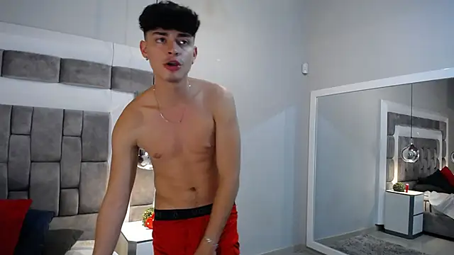 Snapshot of DrakeCollinss chatting on February 14, 10:47 pm DrakeCollinss online show from February 14, 10:47 pm