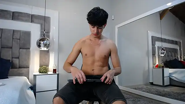 Snapshot of DrakeCollinss chatting on February 20, 11:10 pm DrakeCollinss online show from February 20, 11:10 pm