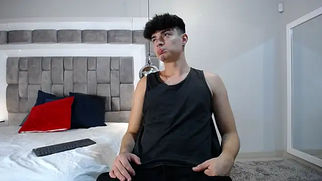 Snapshot of DrakeCollinss chatting on February 23, 8:00 pm DrakeCollinss online show from February 23, 8:00 pm