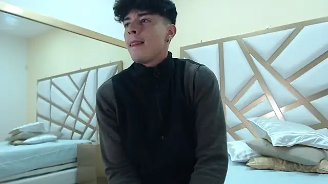Snapshot of DrakeCollinss chatting on March 8, 2:34 am DrakeCollinss online show from March 8, 2:34 am