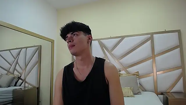 Snapshot of DrakeCollinss chatting on March 11, 7:58 pm DrakeCollinss online show from March 11, 7:58 pm