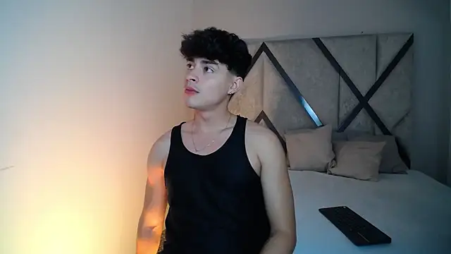 Snapshot of DrakeCollinss chatting on March 16, 8:54 pm DrakeCollinss online show from March 16, 8:54 pm