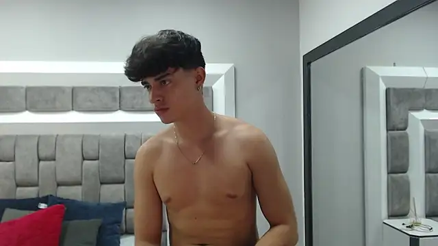 Snapshot of DrakeCollinss chatting on March 19, 1:43 am DrakeCollinss online show from March 19, 1:43 am