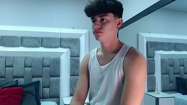 Snapshot of DrakeCollinss chatting on March 19, 7:38 pm DrakeCollinss online show from March 19, 7:38 pm