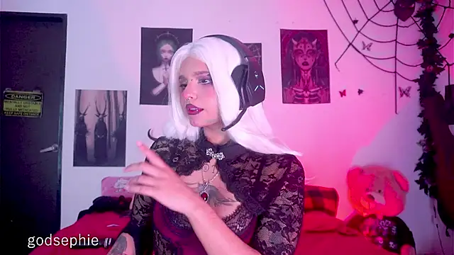 persephonee  online show from March 23, 5:10 am