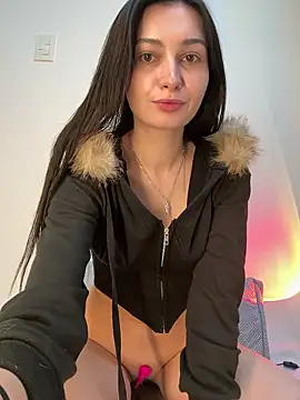 lunalovelee online show from December 14, 2:00 pm