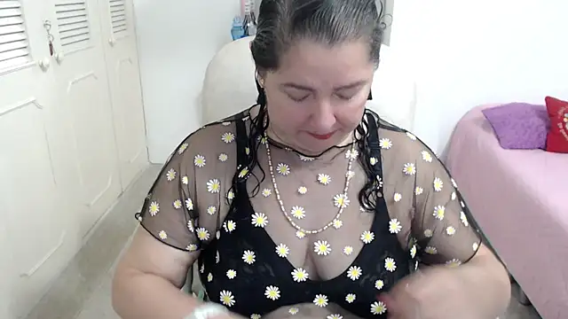 leonela 69 online show from April 24, 1:08 am