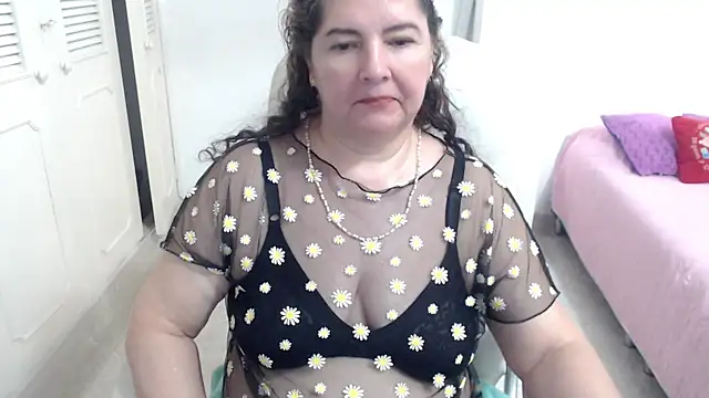 leonela 69 online show from May 2, 12:32 pm