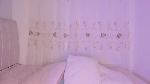 Snapshot of purplelilith3 chatting on March 30, 10:05 am purplelilith3 online show from March 30, 10:05 am