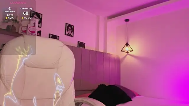 Snapshot of Miller_Vanessa_ chatting on October 14, 8:42 pm Miller Vanessa online show from October 14, 8:42 pm