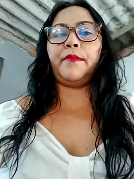 Snapshot of promiscuous-indecent-momm chatting on September 21, 1:35 pm promiscuous-indecent-momm online show from September 21, 1:35 pm