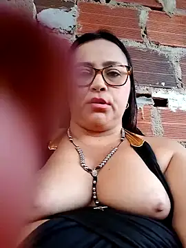 Snapshot of promiscuous-indecent-momm chatting on October 2, 10:28 pm promiscuous-indecent-momm online show from October 2, 10:28 pm