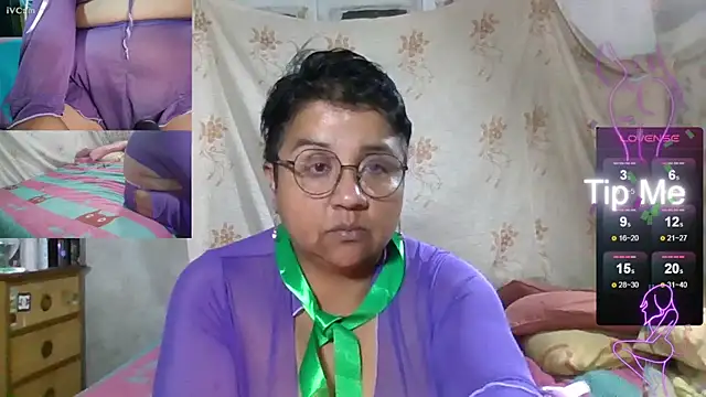 erinadarling79 online show from October 11, 2:33 am