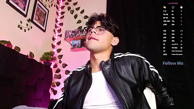 isaac-saenz online show from February 23, 12:30 am