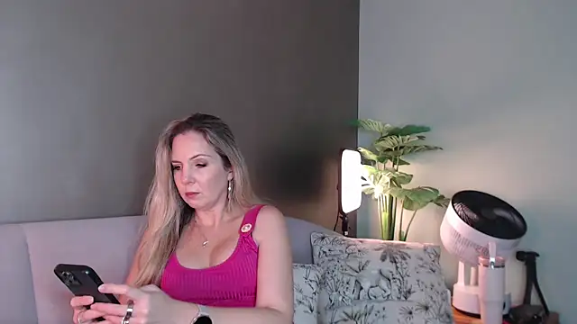 luscious-Lilly online show from September 18, 10:50 am