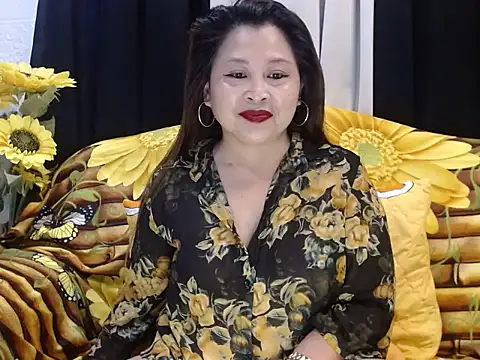 Snapshot of UrSweetClassyPinay chatting on October 20, 4:29 pm UrSweetClassyPinay online show from October 20, 4:29 pm