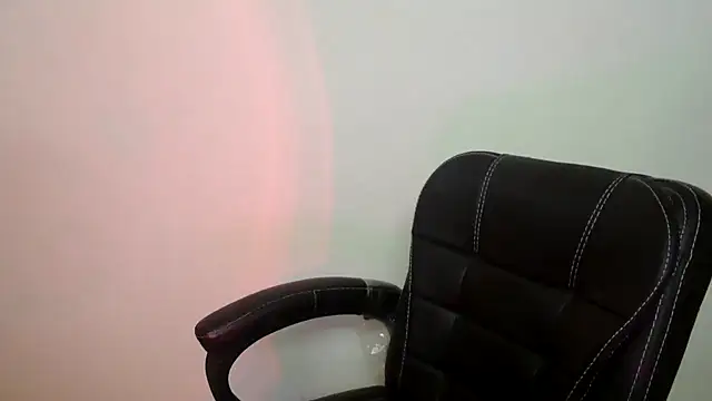Snapshot of megancatluna chatting on February 18, 4:08 am megancatluna online show from February 18, 4:08 am