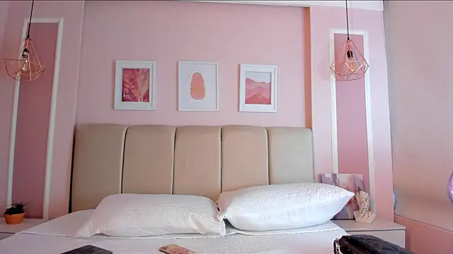 Annie rhoades online show from December 15, 12:31 pm