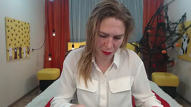 TessaDaybreak online show from October 10, 7:29 am