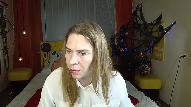 TessaDaybreak online show from October 15, 7:41 am