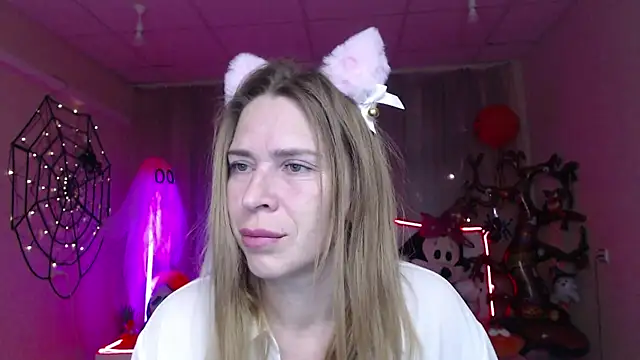 TessaDaybreak online show from October 28, 7:56 am