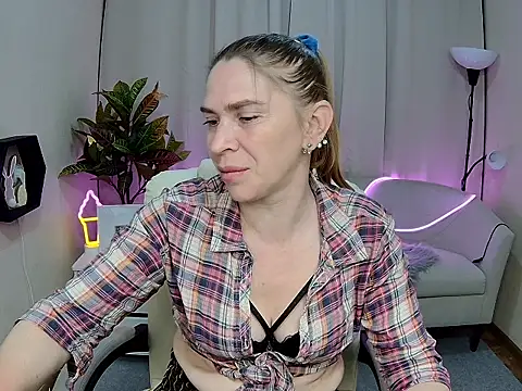 TessaDaybreak online show from May 14, 12:23 pm