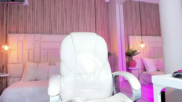 MelanieHillss online show from October 29, 5:10 am