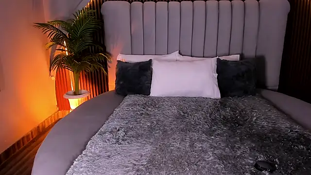 Snapshot of MelanieHillss chatting on January 16, 2:59 am MelanieHillss online show from January 16, 2:59 am