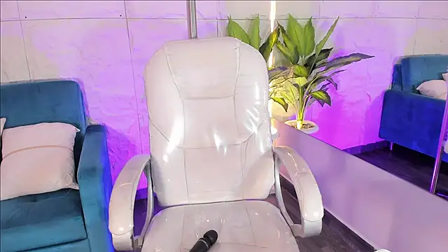 Snapshot of MelanieHillss chatting on February 11, 8:25 pm MelanieHillss online show from February 11, 8:25 pm