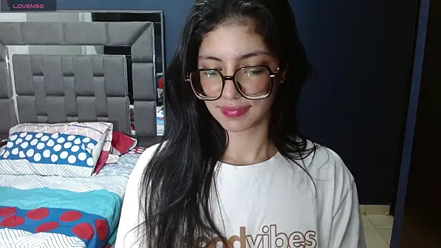 Snapshot of Violett_11 chatting on March 15, 5:08 am Violett 11 online show from March 15, 5:08 am
