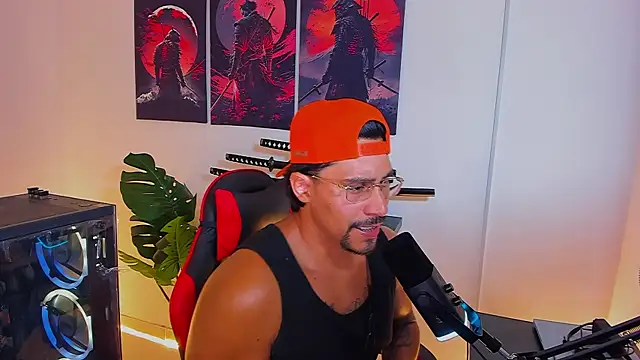 Snapshot of Valentino_Dosantos_ chatting on July 8, 11:09 pm Valentino Dosantos online show from July 8, 11:09 pm