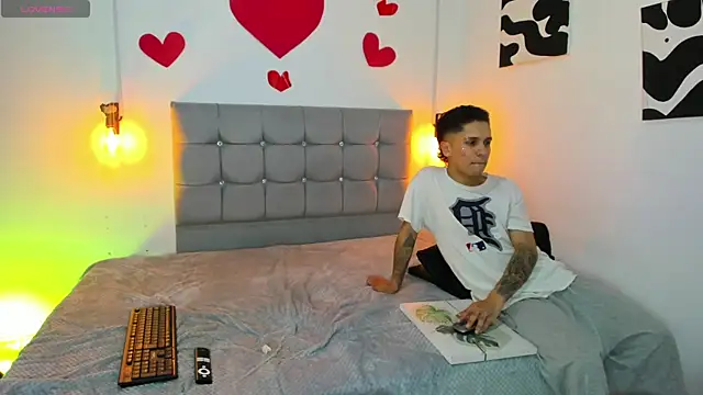 Zyo n Zafira online show from February 14, 3:33 am