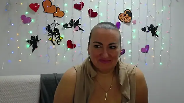 Snapshot of DianaMGG chatting on March 5, 6:12 am DianaMGG online show from March 5, 6:12 am