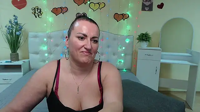 Snapshot of DianaMGG chatting on March 12, 4:13 pm DianaMGG online show from March 12, 4:13 pm