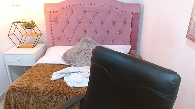 camilah tk online show from November 5, 7:36 pm