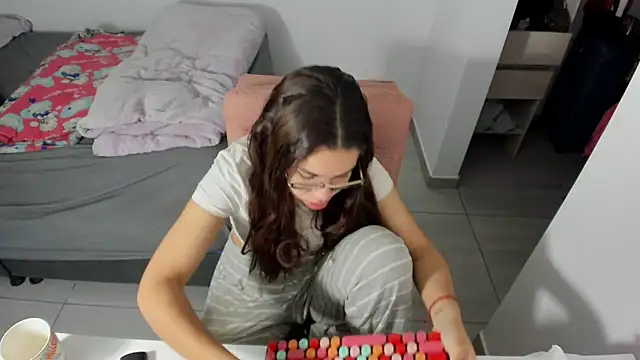 Greciaruiz  online show from May 13, 11:55 pm