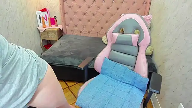 Lianngrace online show from May 15, 2:35 pm