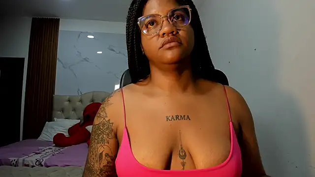 Snapshot of ZahraRose chatting on February 13, 10:55 am ZahraRose online show from February 13, 10:55 am