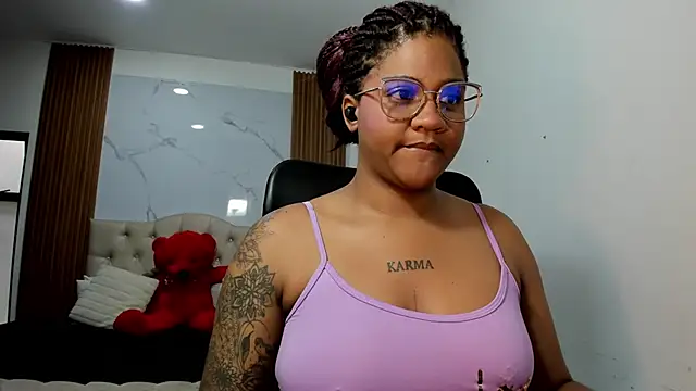 Snapshot of ZahraRose chatting on February 26, 8:19 pm ZahraRose online show from February 26, 8:19 pm