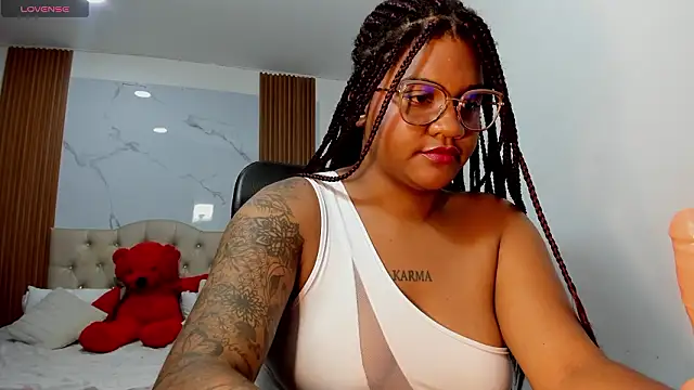 Snapshot of ZahraRose chatting on March 12, 11:44 pm ZahraRose online show from March 12, 11:44 pm