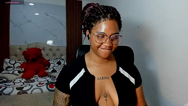 Snapshot of ZahraRose chatting on March 15, 3:34 am ZahraRose online show from March 15, 3:34 am