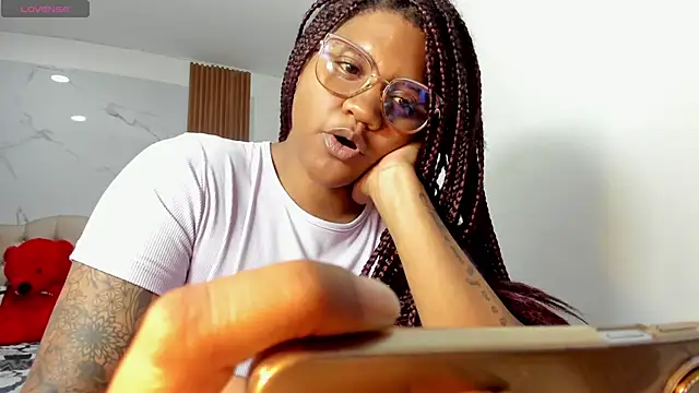 Snapshot of ZahraRose chatting on March 18, 4:21 pm ZahraRose online show from March 18, 4:21 pm